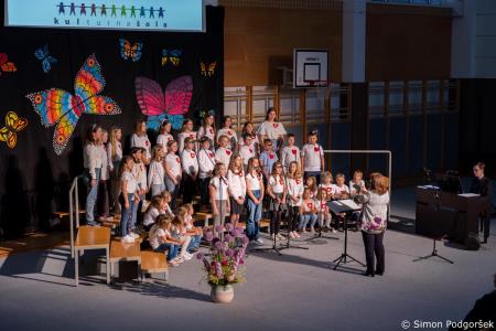 Območna revija otroških in mladinskih pevskih zborov občin Kamnik in Komenda (50)